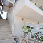 Almyra Residences דירה